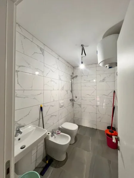 Tirane, jepet me qera apartament 3+1+Ballkon Kati 5, 130 m² 900 € (Fiori Di Bosco)