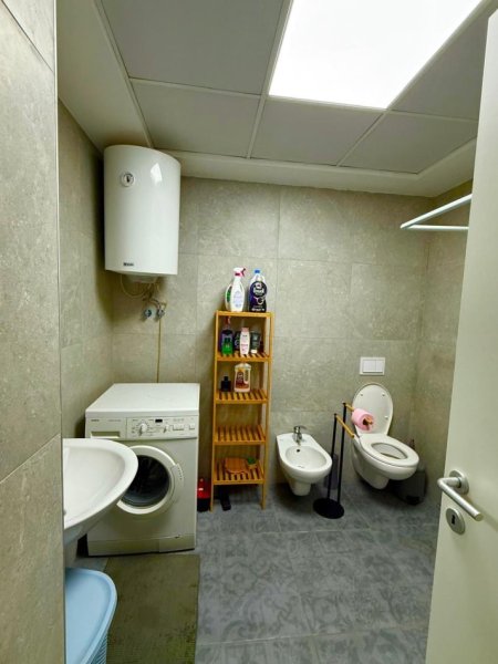 Tirane, jepet me qera apartament 2+1+Ballkon Kati 4, 98 m² 750 € (Don Bosko)