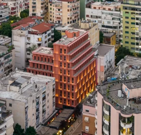 Tirane, shitet apartament 3+1+Ballkon Kati 5, 224 m² 770.000 € (BLLOKU)