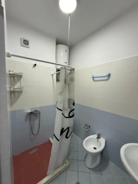 Tirane, jepet me qera apartament 1+1 Kati 7, 60 m² 450 € (Astir)