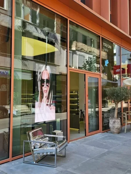 Tirane, shitet dyqan Kati 0, 35 m² 400.000 € (BLLOKU)