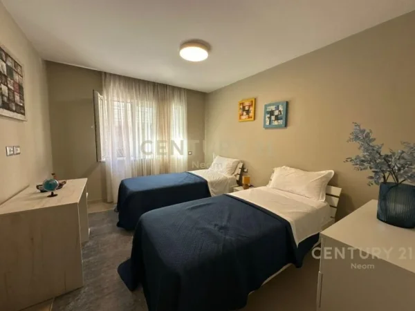 Tirane, jepet me qera apartament 2+1+Ballkon Kati 1, 80 m² 650 € (Neom117930)