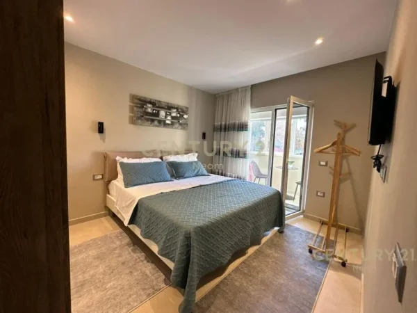 Tirane, jepet me qera apartament 2+1+Ballkon Kati 1, 90 m² 650 € 