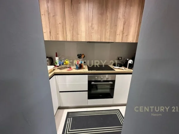 Tirane, jepet me qera apartament 2+1+Ballkon Kati 1, 90 m² 650 € 
