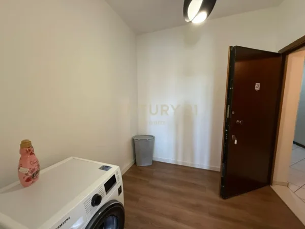 Tirane, shes apartament 1+1 Kati 7, 85 m² 175.000 € (Square 21)