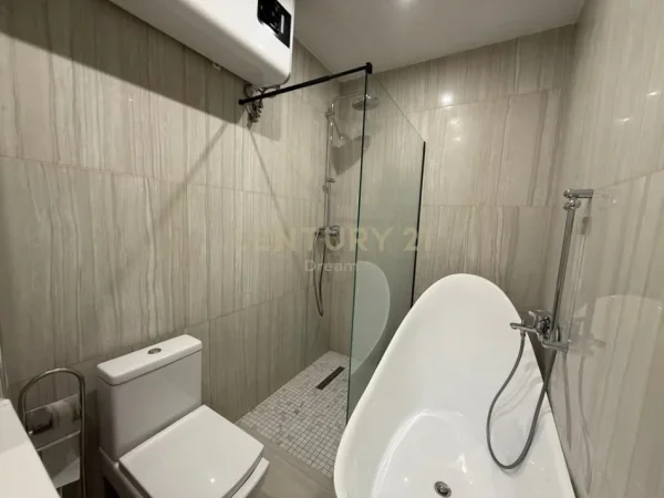 Tirane, shes apartament 1+1 Kati 7, 85 m² 175.000 € (Square 21)