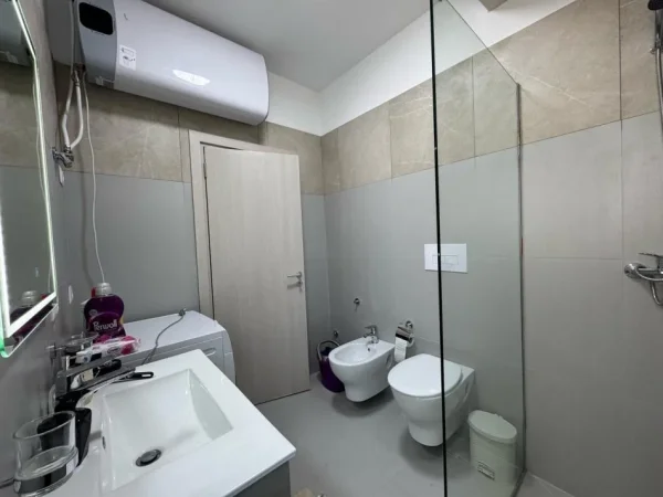Tirane, jepet me qera apartament 2+1+Ballkon , 95 m² 700 € (Rr Feizi Himzo, River Residence)