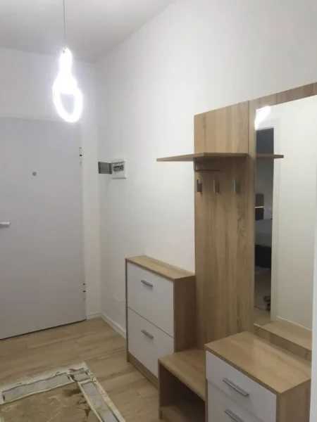 Durres, jepet me qera apartament 1+1+Ballkon Kati 4, 56 m² 400 € (Rruga pavaresia)
