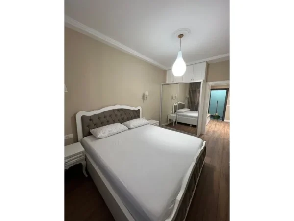 Tirane, jepet me qera apartament 1+1 Kati 5, 90 m² 600 € 