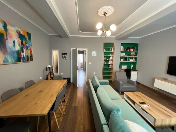 Tirane, jepet me qera Vile 4+1+Ballkon Kati 3, 1 m² 1.200 € (Mihal Grameno)