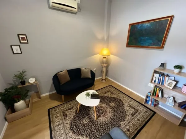 Tirane, jepet me qera Vile 4+1+Ballkon Kati 3, 1 m² 1.200 € (Mihal Grameno)