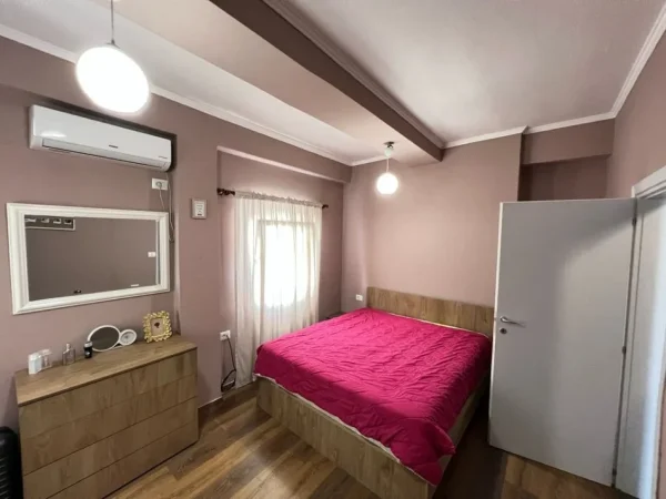 Tirane, jepet me qera Vile 4+1+Ballkon Kati 3, 1 m² 1.200 € (Mihal Grameno)