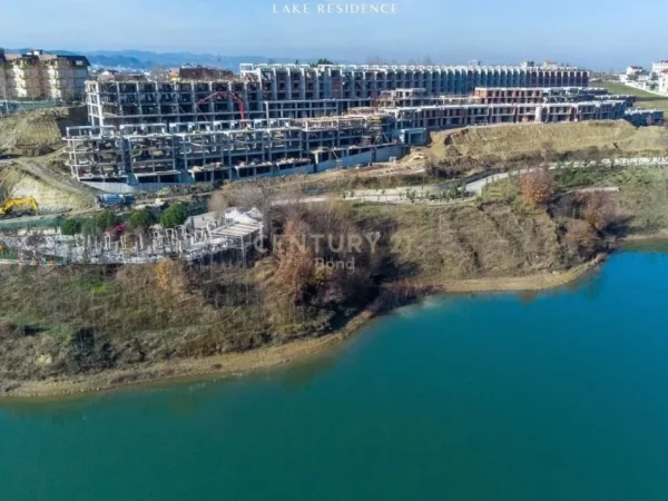 Tirane, shitet apartament duplex 2+1 Kati 3, 210 m² 237.000 € (Liqeni Farkes)
