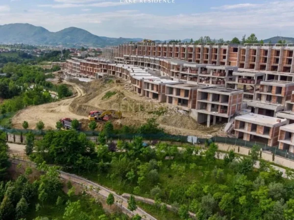 Tirane, shitet apartament duplex 2+1 Kati 3, 210 m² 237.000 € (Liqeni Farkes)