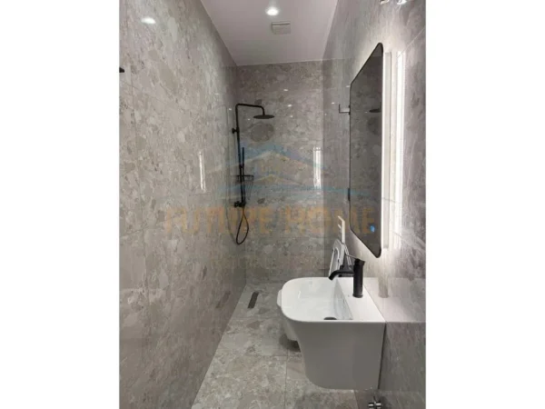 0683487469 Tirane, jepet me qera apartament 1+1 Kati 0, 57 m² 600 € (Prane Queen Bar)