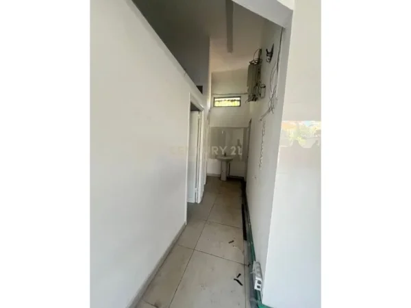 Tirane, jepet me qera ambjent biznesi Kati 0, 105 m² 800 € (Rruga e Dibres)