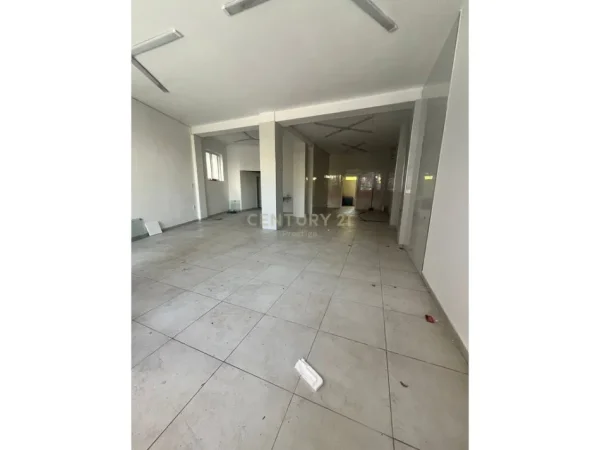 Tirane, jepet me qera ambjent biznesi Kati 0, 105 m² 800 € (Rruga e Dibres)