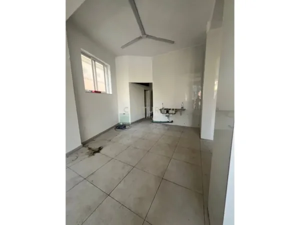 Tirane, jepet me qera ambjent biznesi Kati 0, 105 m² 800 € (Rruga e Dibres)