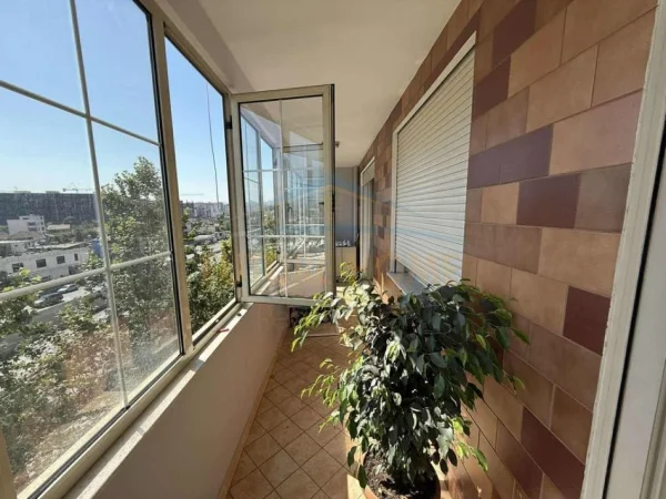 0683487469 Tirane, jepet me qera apartament 2+1 Kati 5, 112 m² 500 € (Prane Rotondos , Astir)