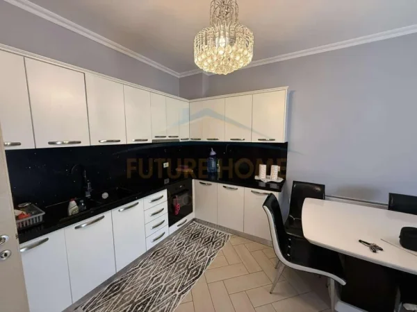 0683487469 Tirane, jepet me qera apartament 2+1 Kati 5, 112 m² 500 € (Prane Rotondos , Astir)