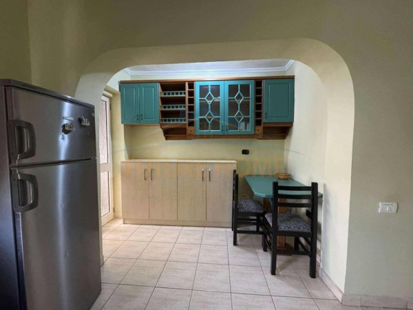 Tirane, jepet me qera apartament 1+1 Kati 4, 60 m² 500 € (Stadiumi i Dinamos)