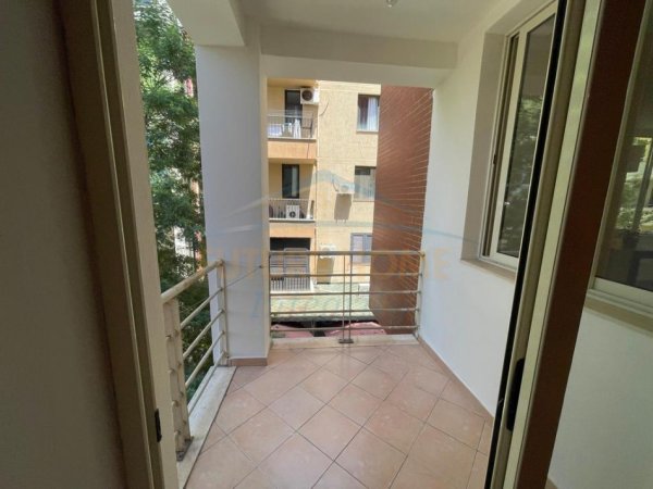 Tirane, jepet me qera apartament 1+1 , 58 m² 350 € (Selitë)