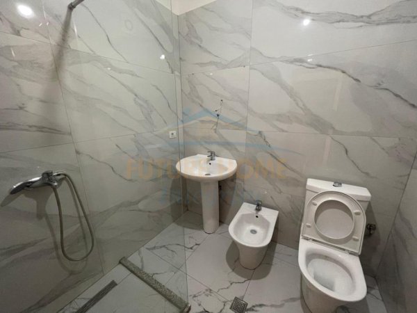 Tirane, jepet me qera apartament 1+1 , 58 m² 350 € (Selitë)