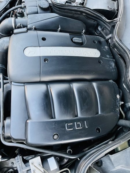 Tirane, shitet makine me portobagazh Mercedez-benz Nafte, gri metalizato automatik 3.000 €