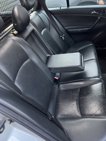 Tirane, shitet makine me portobagazh Mercedez-benz Nafte, gri metalizato automatik 3.000 €