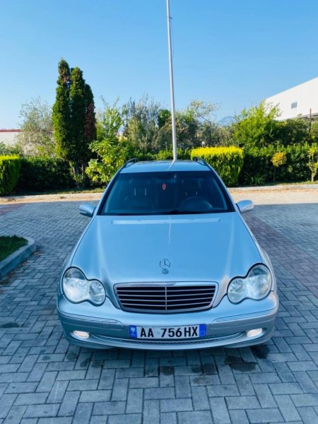 Tirane, shitet makine me portobagazh Mercedez-benz Nafte, gri metalizato automatik 3.000 €