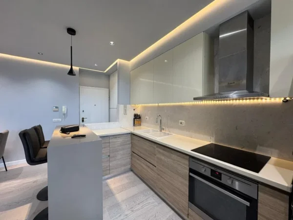 Tirane, jepet me qera apartament 2+1+Aneks+Ballkon Kati 2, 120 m² 950 € (Rruga Peti)