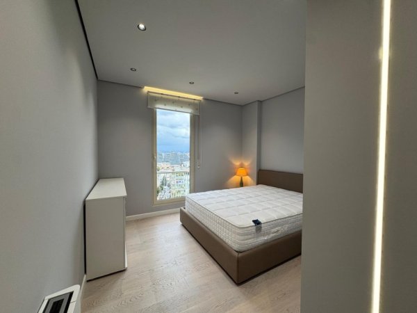 Tirane, jepet me qera apartament 2+1+Aneks+Ballkon Kati 2, 120 m² 950 € (Rruga Peti)