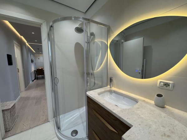 Tirane, jepet me qera apartament 2+1+Aneks+Ballkon Kati 2, 120 m² 950 € (Rruga Peti)