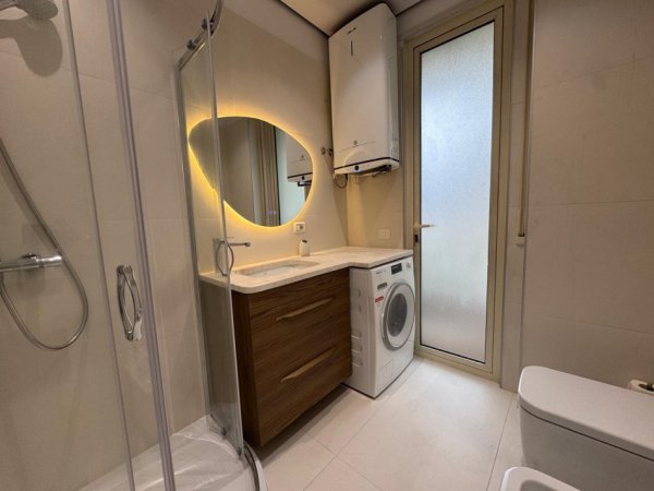 Tirane, jepet me qera apartament 2+1+Aneks+Ballkon Kati 2, 120 m² 950 € (Rruga Peti)