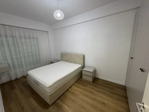 Tirane, jepet me qera apartament 1+1+Ballkon Kati 7, 65 m² 400 € (Pasho hysa)