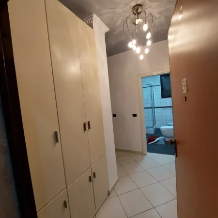 jepet me qera apartament 2+1+Ballkon Kati 8, 600 € (Rruga Panorama, 0692179777)