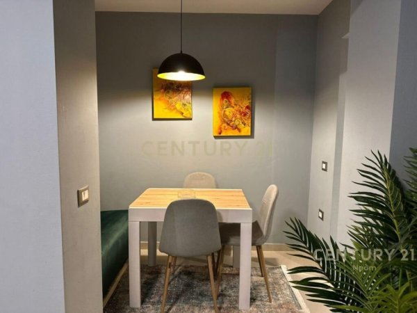 Tirane, jepet me qera apartament 2+1 Kati 1, 80 m² 650 € (Rruga Bardhyl)