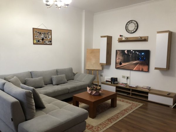 Tirane, jepet me qera apartament 2+1+Ballkon Kati 6, 100 m² 500 € (Vasil Shanto)