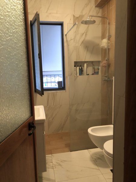 Tirane, jepet me qera apartament 2+1+Ballkon Kati 6, 100 m² 500 € (Vasil Shanto)