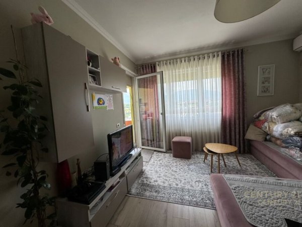 Tirane, jepet me qera apartament 1+1 Kati 5, 65 m² 585 € 