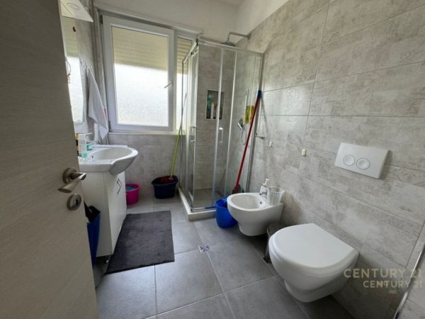Tirane, jepet me qera apartament 1+1 Kati 5, 65 m² 585 € 