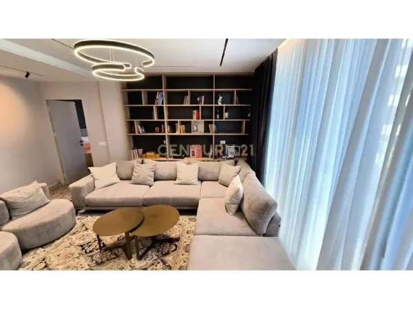 Tirane, jepet me qera apartament 3+1+Ballkon Kati 7, 165 m² 2.500 € 