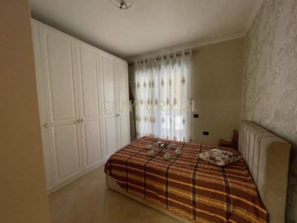 Tirane, jepet me qera apartament 3+1+Ballkon Kati 5, 160 m² 1.000 € 