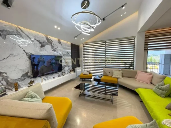 Tirane, jepet me qera Vile 2+1+Ballkon Kati 2, 200 m² 3.500 € (Berzhite)