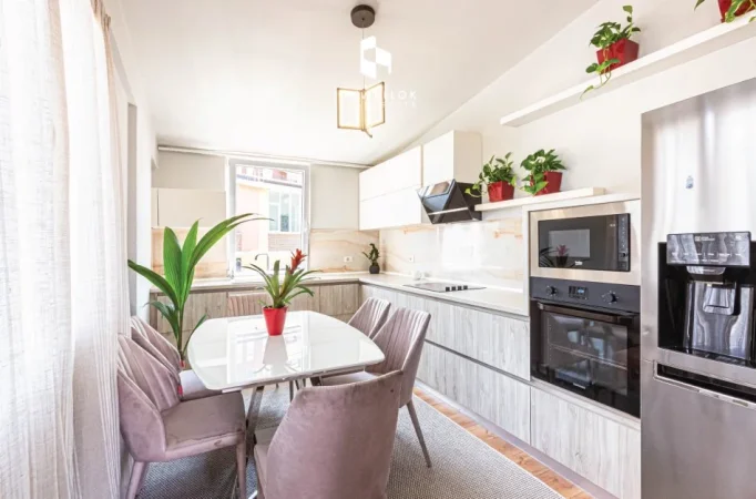 Shitet:✨️ Penthouse (Perfekt) ( Pamje Ballore - 📍Liqeni i Thatë)  (3+1kuzhinë Veç / 4+1 ) - 100% I Investuar me Cilëai Premium , Dhe Çmim Okazion për Tregun!