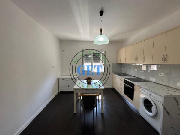 Durres, jepet me qera apartament 2+1 Kati 4, 70 m² 400 € 