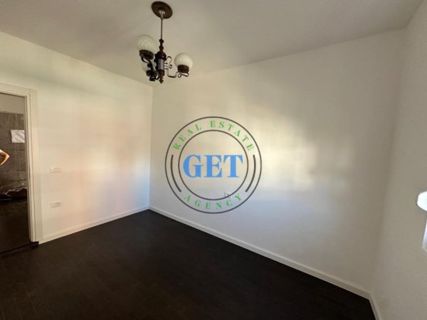 Durres, jepet me qera apartament 2+1 Kati 4, 70 m² 400 € 
