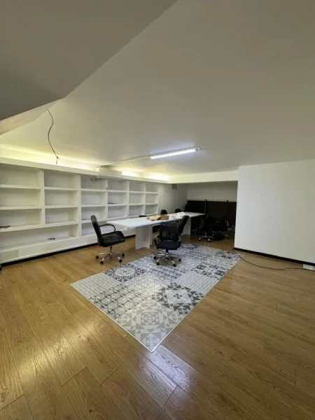 Tirane, jepet me qera ambjent biznesi Kati 0, 350 m² 4.000 € (don bosko)