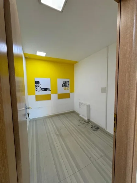 Tirane, jepet me qera ambjent biznesi Kati 0, 350 m² 4.000 € (don bosko)