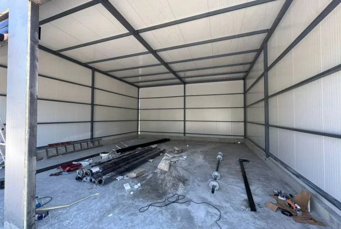 Tirane, jepet me qera magazine Kati 0, 250 m² 1.100 € (Prane QTU-se)